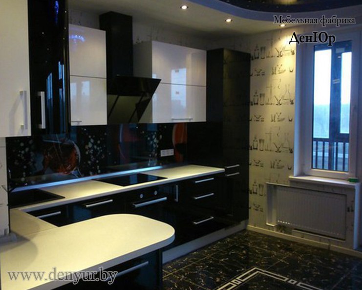 Черно-белая глянцевая кухня с фотоскиналью