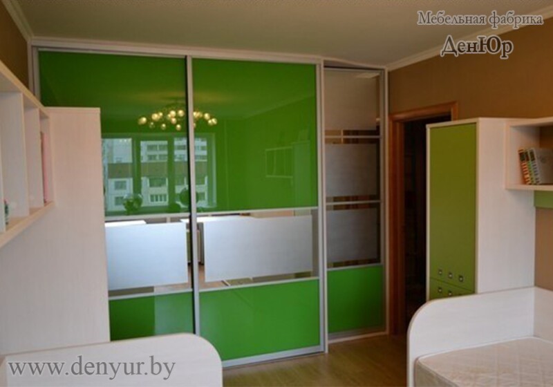 Бело-зеленый набор мебели в детскую для двух детей