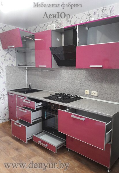 Прямая кухня 2,5 м. из темно-розового пластика в z4 профиле