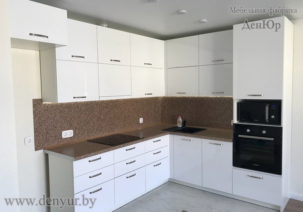 Обновлённый дизайн маленькой кухни: функциональность и комфорт на площади в 10 кв. метров